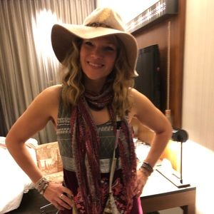 Meet your Posher, Monique